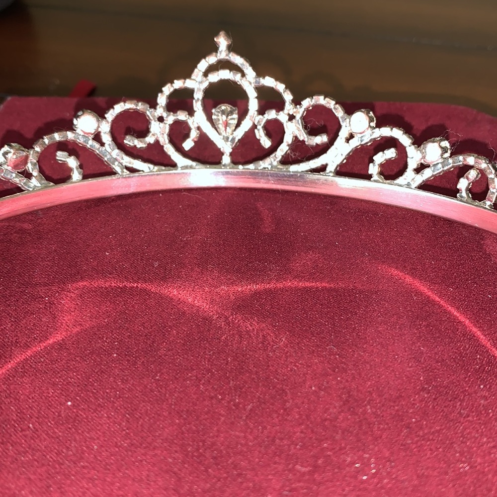 Rhinestone Tiara 👑 - Picture 9 of 9